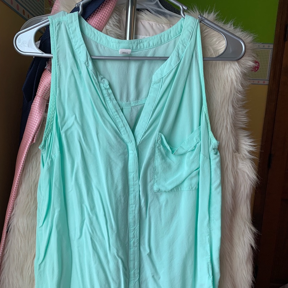 Old Navy Sleeveless Blouse